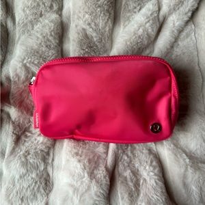lululemon everywhere belt bag 1L
